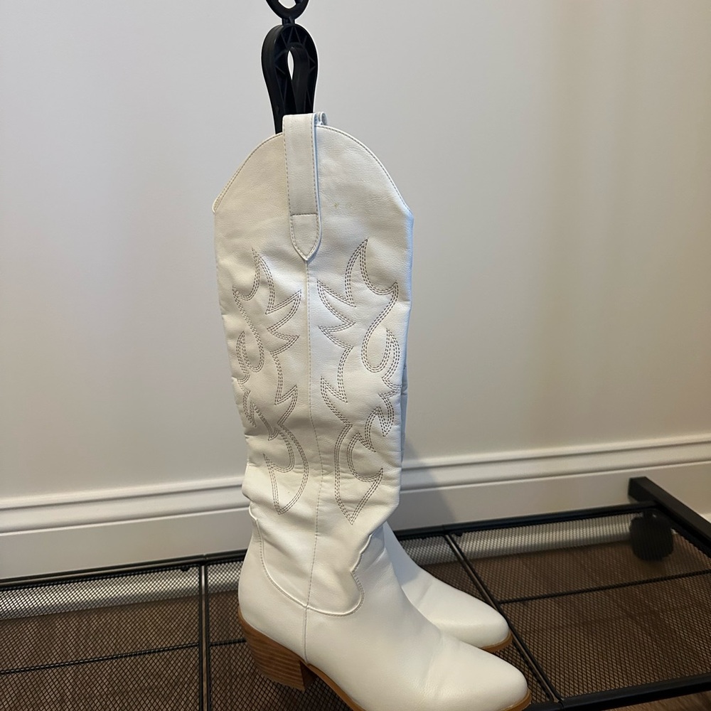 White Western-Style Women's Boots